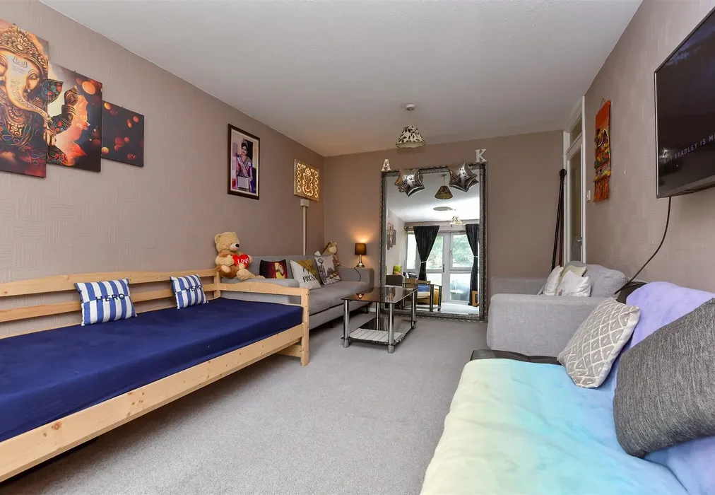 Lounge - Basinghall Gardens, Sutton, Surrey - Wards of Kent