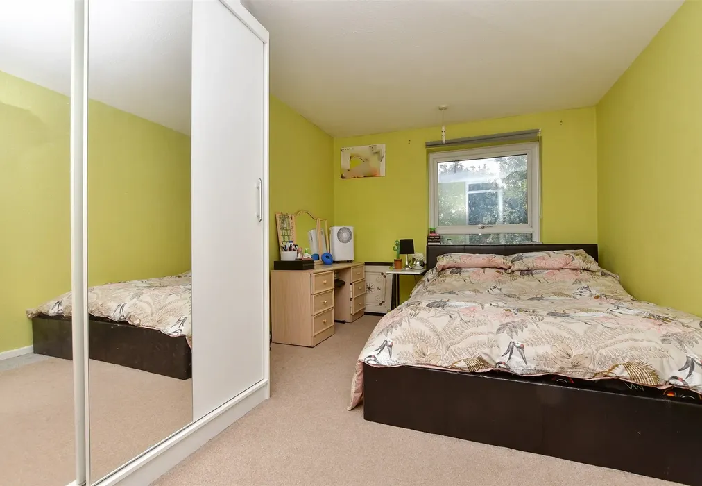 Bedroom 1 - Basinghall Gardens, Sutton, Surrey - Wards of Kent