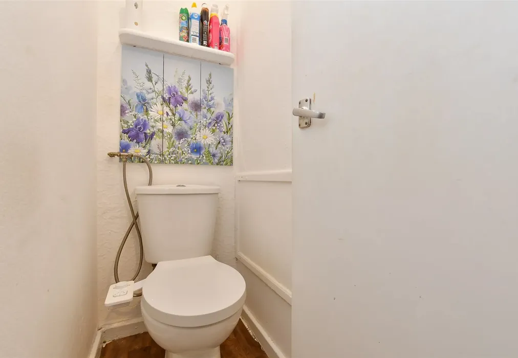 Separate Toilet - Basinghall Gardens, Sutton, Surrey - Wards of Kent