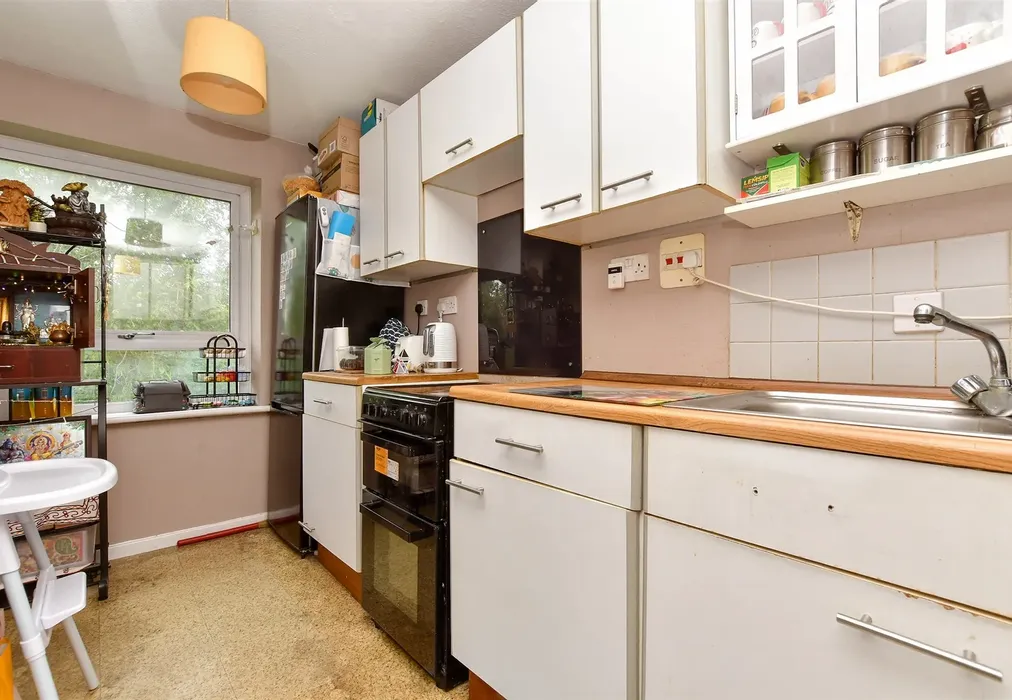 Kitchen - Basinghall Gardens, Sutton, Surrey - Wards of Kent