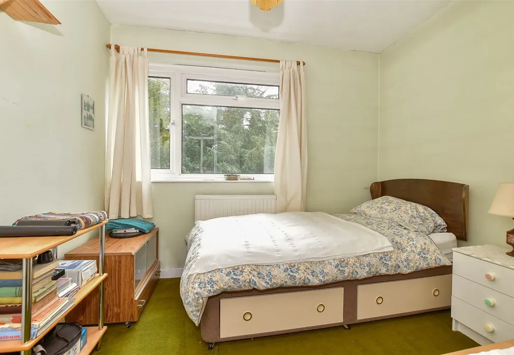 Bedroom 3 - Hadlow Park, Hadlow, Tonbridge, Kent - Wards of Kent