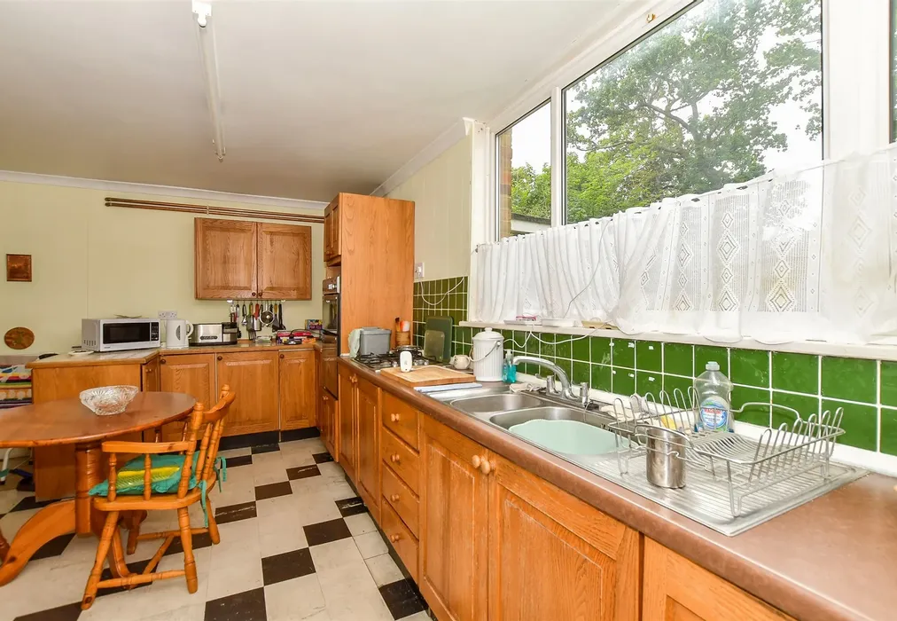 Kitchen/ Breakfast Room - Hadlow Park, Hadlow, Tonbridge, Kent - Wards of Kent