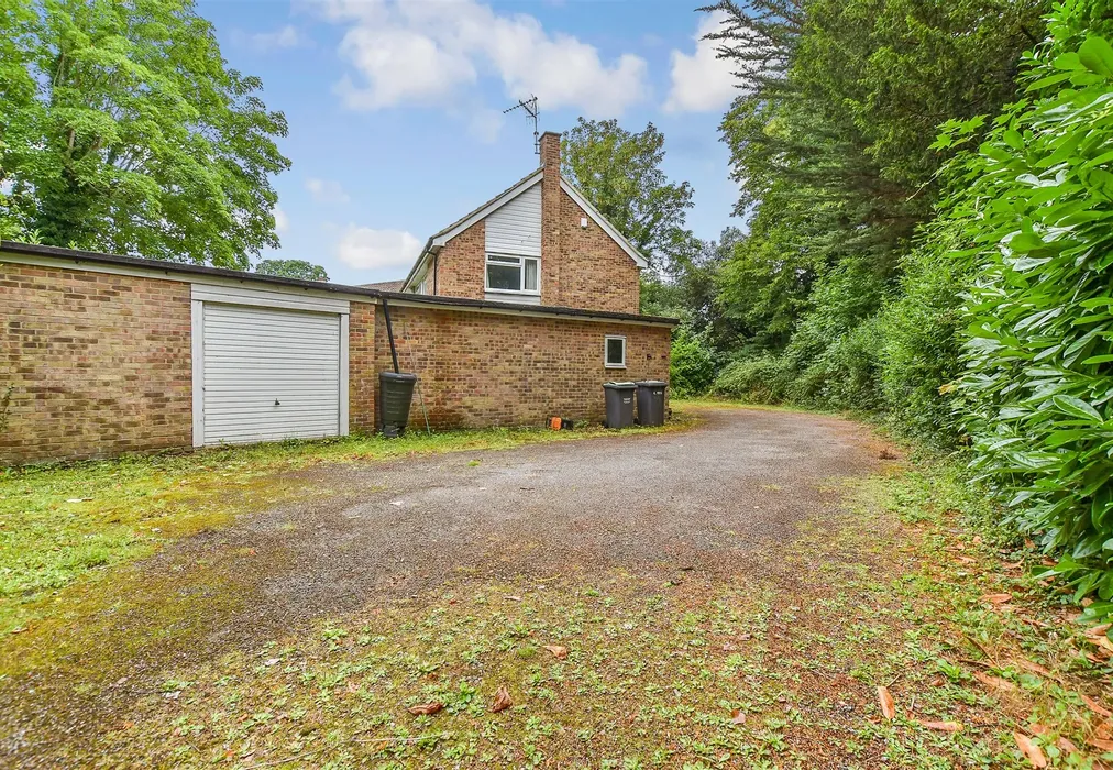Garage - Hadlow Park, Hadlow, Tonbridge, Kent - Wards of Kent