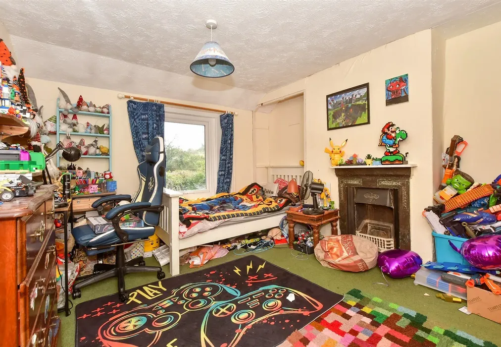 Bedroom 2 - Chapel Row, Hothfield, Ashford, Kent - Wards of Kent
