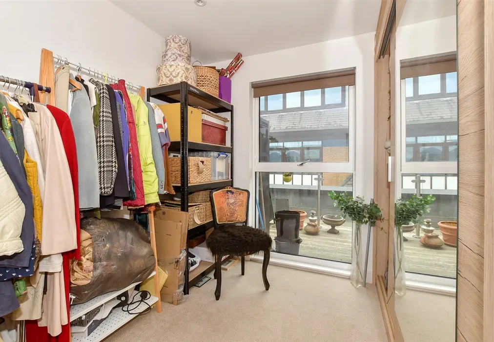 Bedroom 2 - Chart Way, Horsham, West Sussex - Wards of Kent
