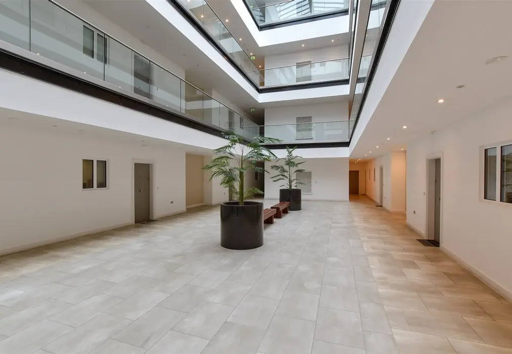 Internal Feature - Chart Way, Horsham, West Sussex - Wards of Kent