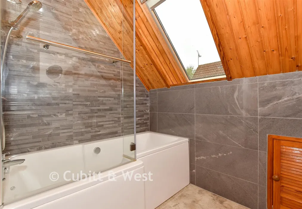Bathroom - Beaconsfield Road, Chelwood Gate, Haywards Heath, East Sussex - Wards of Kent
