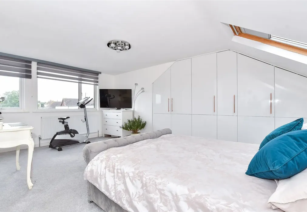 Bedroom 1 - Stour Valley Close, Upstreet, Canterbury, Kent - Wards of Kent