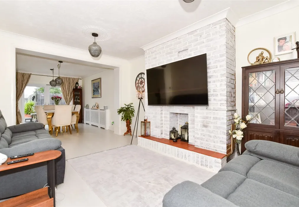 Lounge - Stour Valley Close, Upstreet, Canterbury, Kent - Wards of Kent