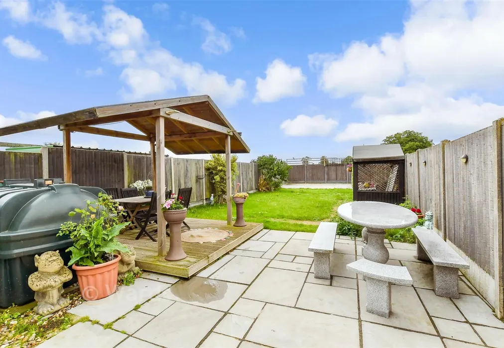 Rear Garden - Stour Valley Close, Upstreet, Canterbury, Kent - Wards of Kent