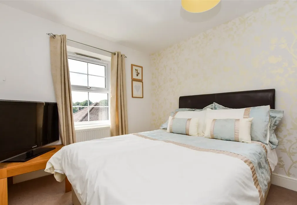 Internal Lifestyle Photograph - Wychwood Road, Crawley, West Sussex - Wards of Kent