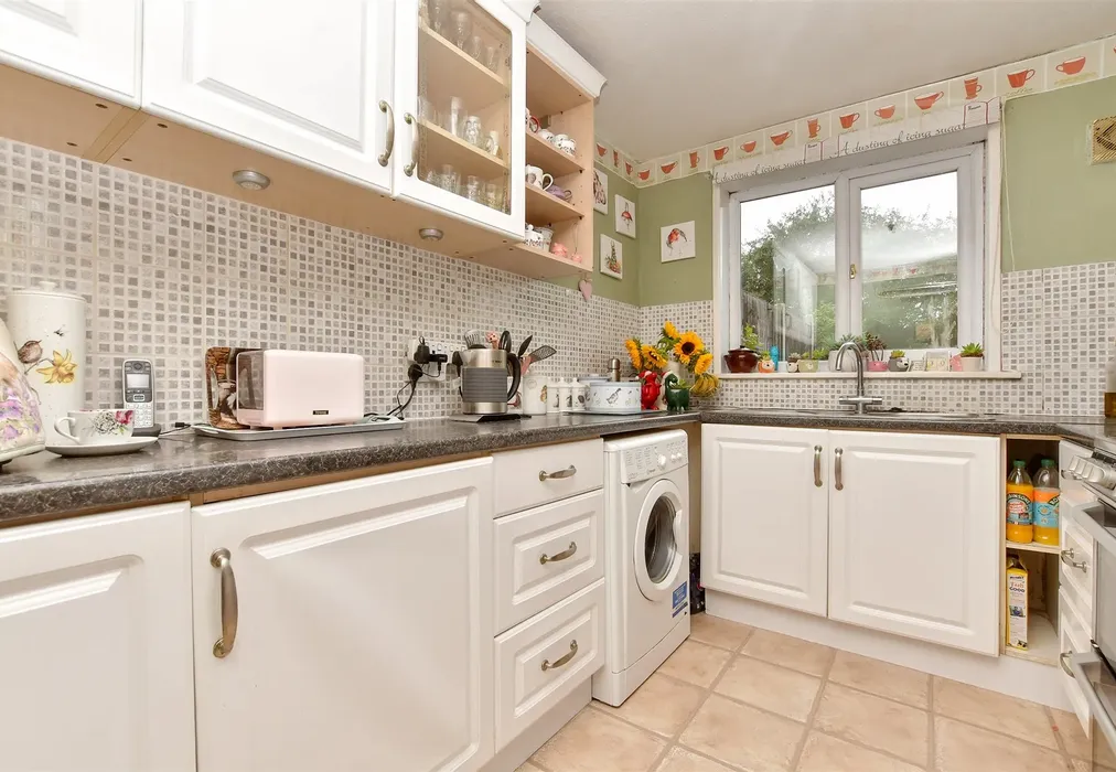 Kitchen - Waterfields, Leatherhead, Surrey - Wards of Kent