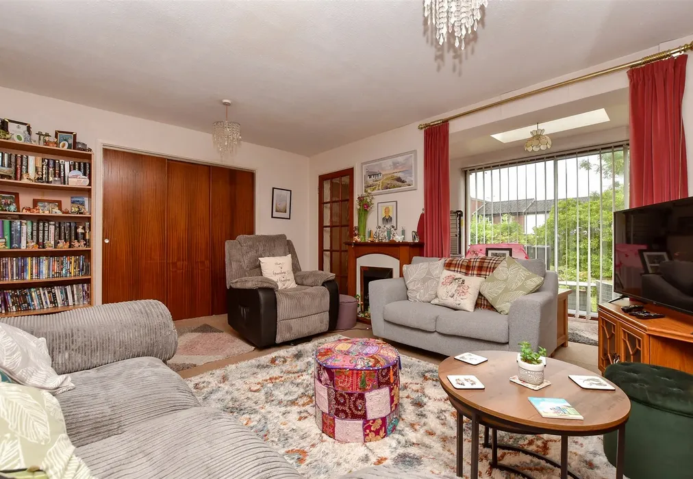 Lounge - Waterfields, Leatherhead, Surrey - Wards of Kent