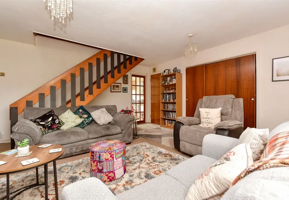 Lounge - Waterfields, Leatherhead, Surrey - Wards of Kent