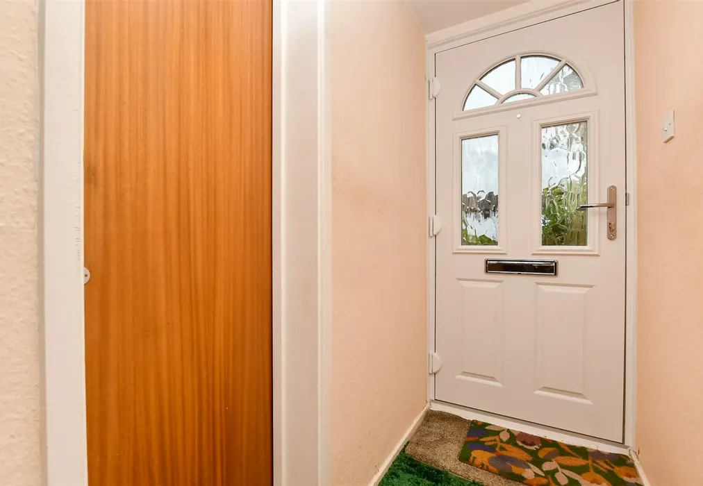 Entrance Hall - Waterfields, Leatherhead, Surrey - Wards of Kent