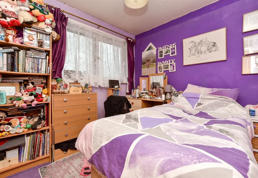 Bedroom 3 - Waterfields, Leatherhead, Surrey - Wards of Kent