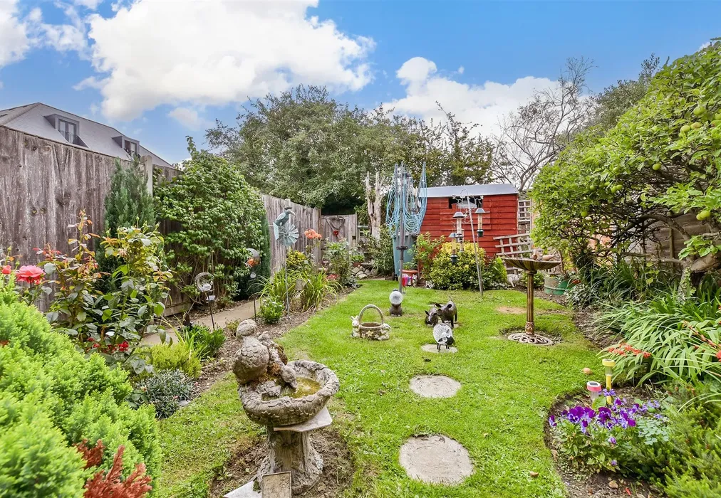 Rear Garden - Waterfields, Leatherhead, Surrey - Wards of Kent