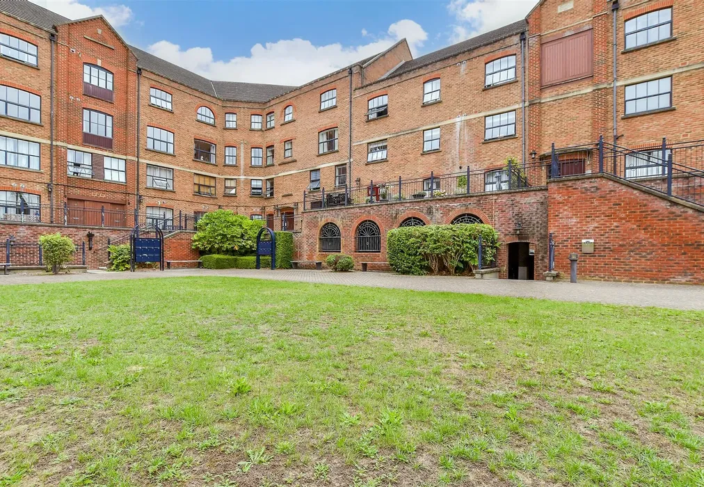 Communal Gardens - Whitefriars Wharf, Tonbridge, Kent - Wards of Kent