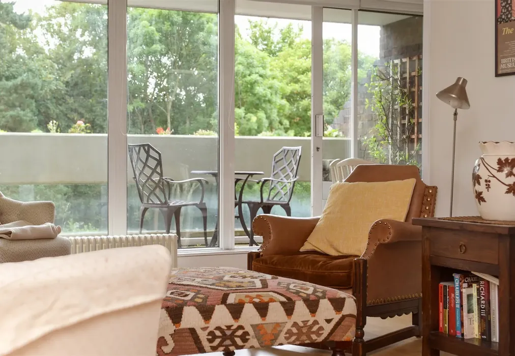 Internal Lifestyle Photograph - Bancroft Court, Reigate, Surrey - Wards of Kent