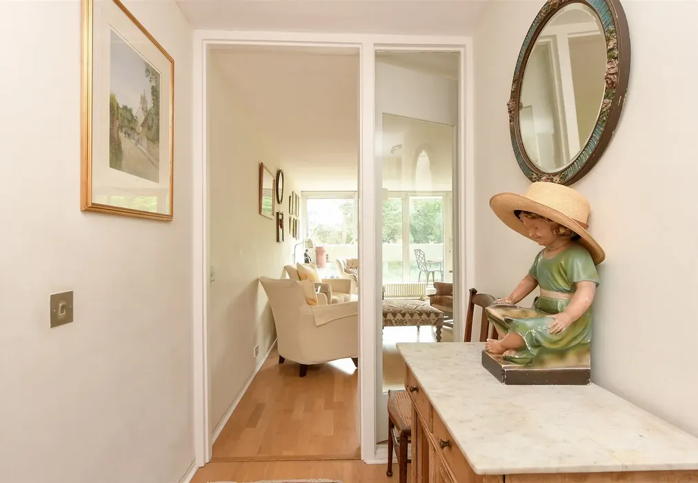Entrance Hall - Bancroft Court, Reigate, Surrey - Wards of Kent