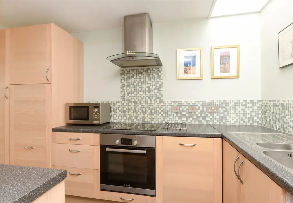 Kitchen - Bancroft Court, Reigate, Surrey - Wards of Kent