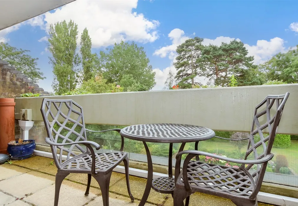 Balcony / Terrace - Bancroft Court, Reigate, Surrey - Wards of Kent