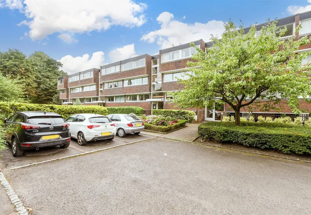 Driveway/Parking - Bancroft Court, Reigate, Surrey - Wards of Kent