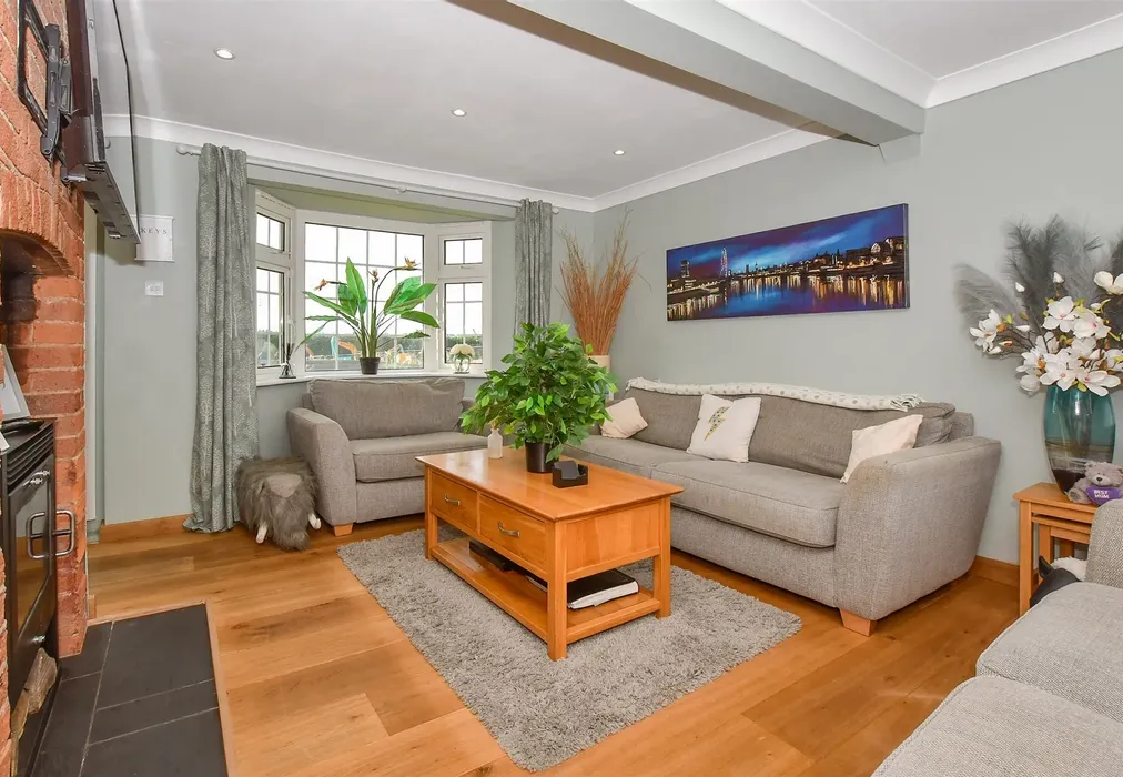 Snug - Front Road, Woodchurch, Ashford, Kent - Wards of Kent