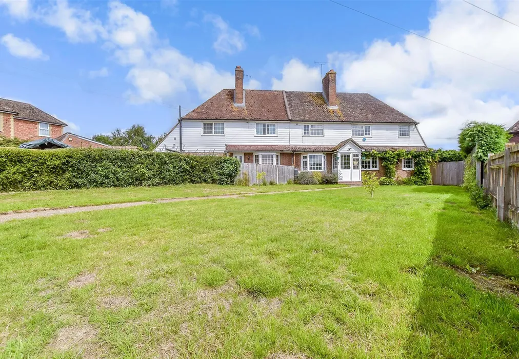 Front Garden - Front Road, Woodchurch, Ashford, Kent - Wards of Kent