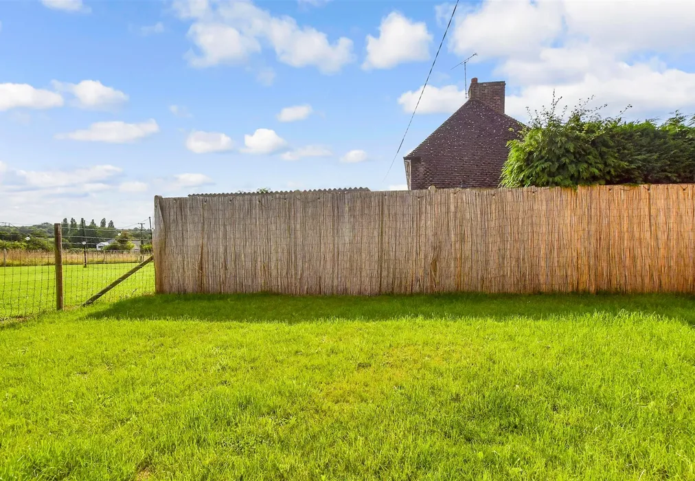 Rear Garden - Front Road, Woodchurch, Ashford, Kent - Wards of Kent