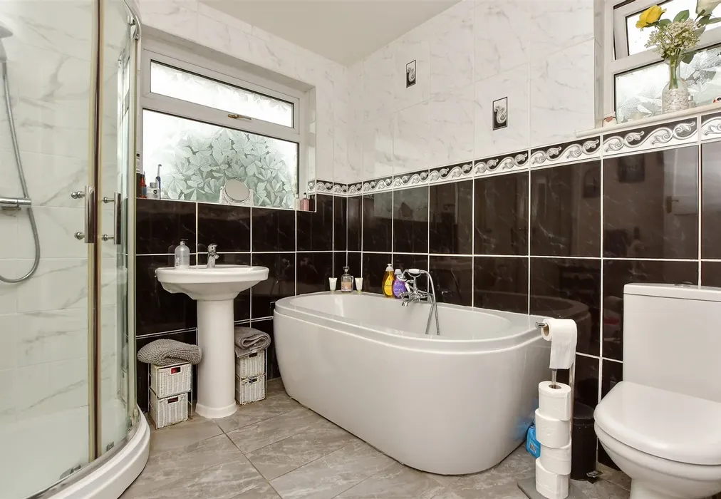 Bathroom - The Ridgeway, Cliftonville, Margate, Kent - Wards of Kent