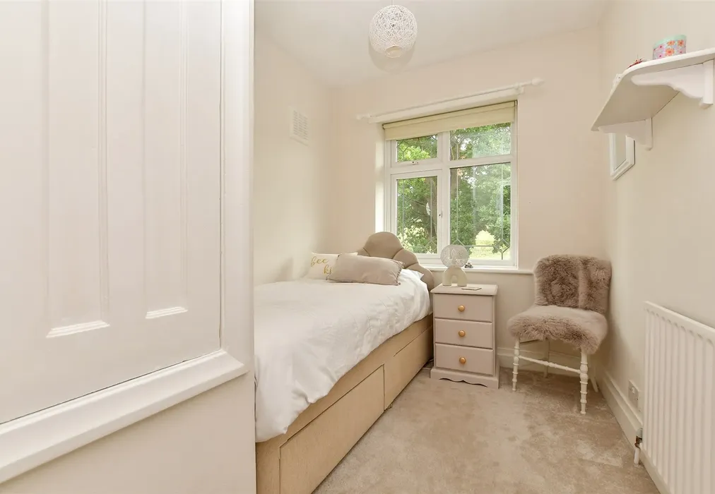 Bedroom 3 - Chipstead Lane, Lower Kingswood, Tadworth, Surrey - Wards of Kent
