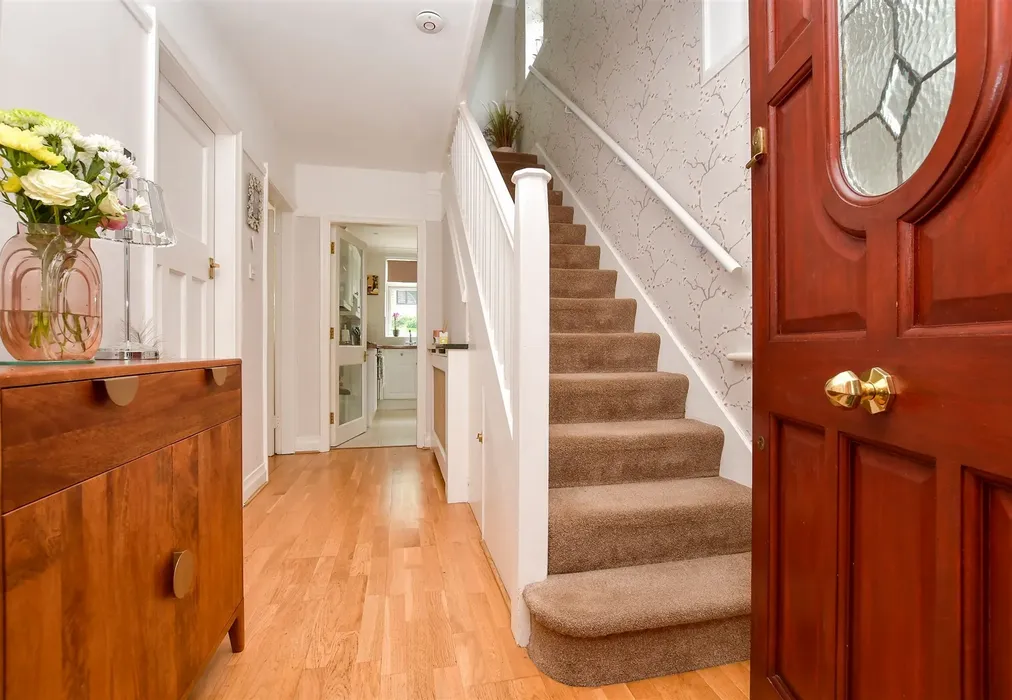 Entrance Hall - Chipstead Lane, Lower Kingswood, Tadworth, Surrey - Wards of Kent