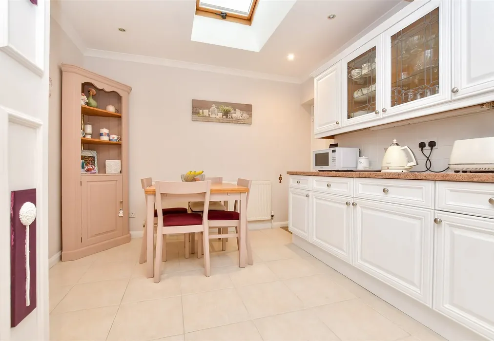 Kitchen/Diner - Chipstead Lane, Lower Kingswood, Tadworth, Surrey - Wards of Kent
