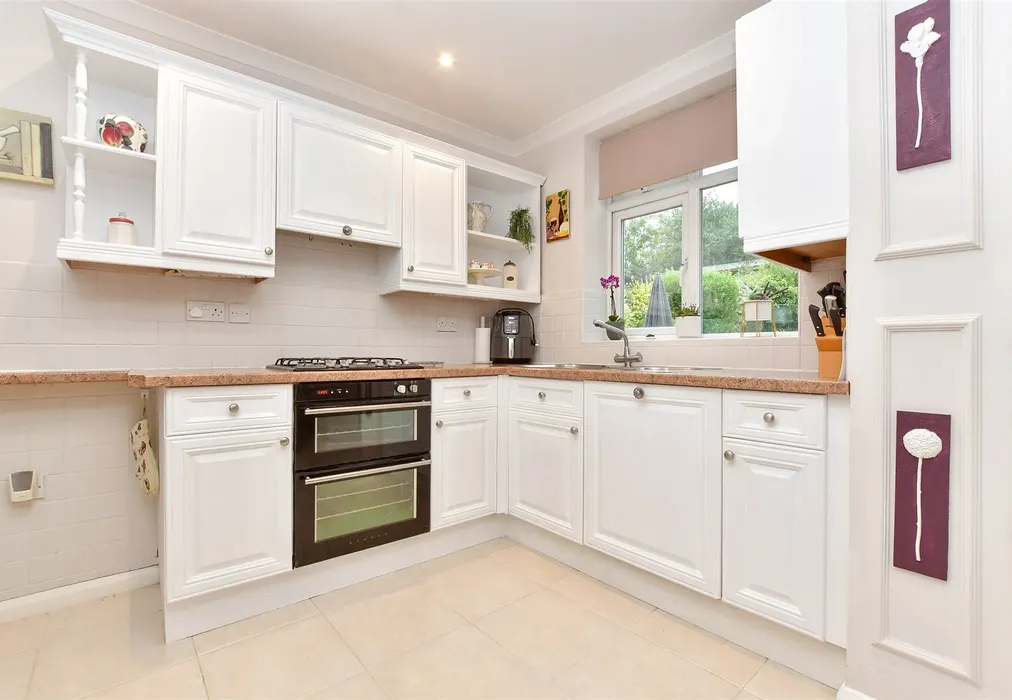 Kitchen/Diner - Chipstead Lane, Lower Kingswood, Tadworth, Surrey - Wards of Kent