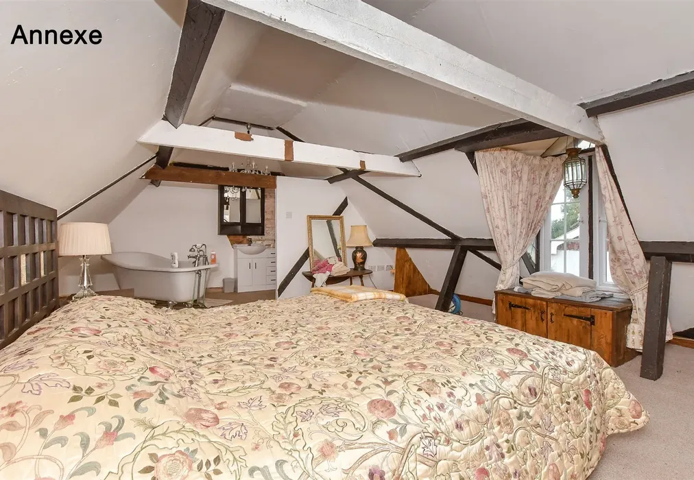 Annexe Bedroom - Weddington, Ash, Canterbury, Kent - Wards of Kent