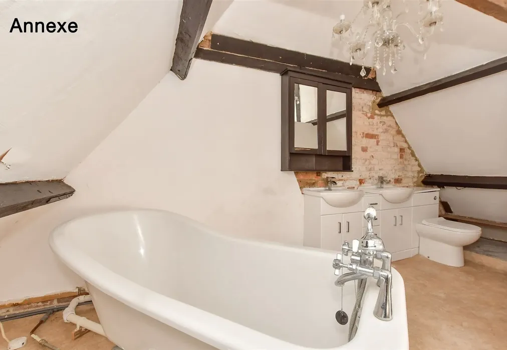 Annexe Bathroom - Weddington, Ash, Canterbury, Kent - Wards of Kent