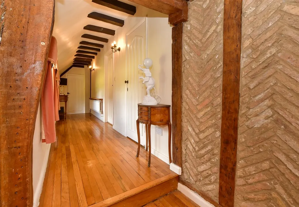Hallway - Weddington, Ash, Canterbury, Kent - Wards of Kent