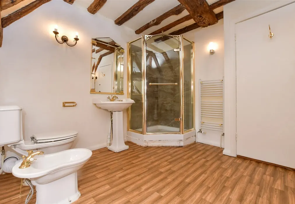 Family Bathroom - Weddington, Ash, Canterbury, Kent - Wards of Kent