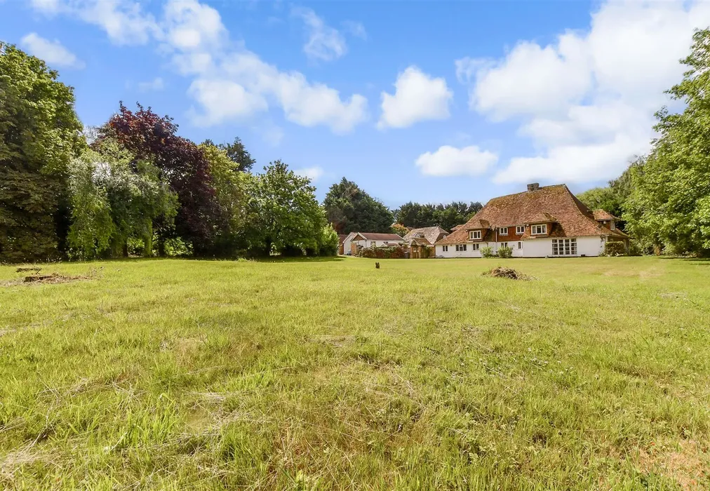 Rear Garden - Weddington, Ash, Canterbury, Kent - Wards of Kent