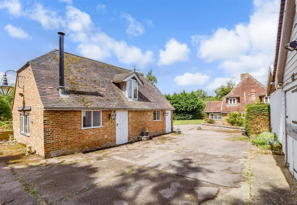 Workshop/Outbuildings - Weddington, Ash, Canterbury, Kent - Wards of Kent