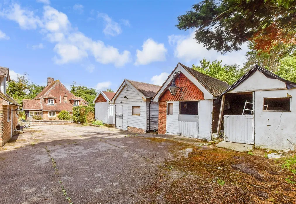 Workshop/Outbuildings - Weddington, Ash, Canterbury, Kent - Wards of Kent
