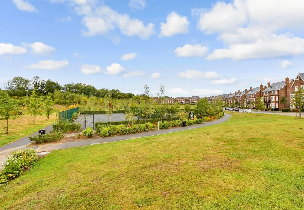 Communal Gardens - Terracotta Lane, Burgess Hill, West Sussex - Wards of Kent
