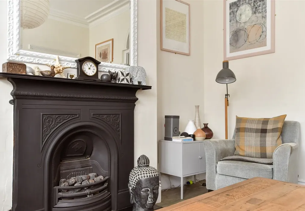 Internal Lifestyle Photograph - Elizabeth Road, Worthing, West Sussex - Wards of Kent