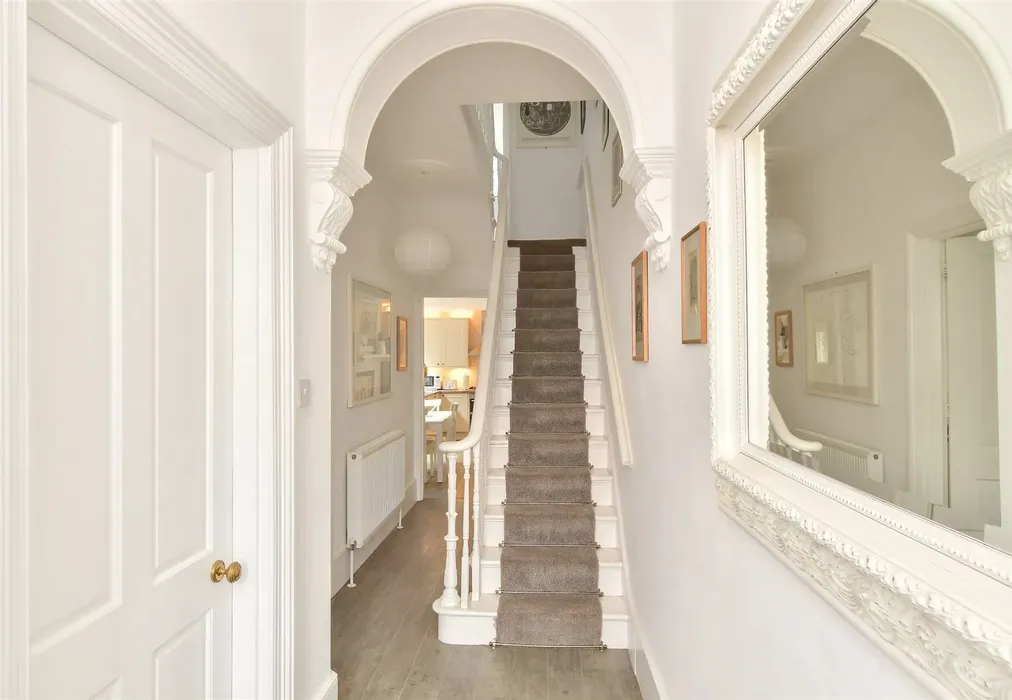 Internal Lifestyle Photograph - Elizabeth Road, Worthing, West Sussex - Wards of Kent