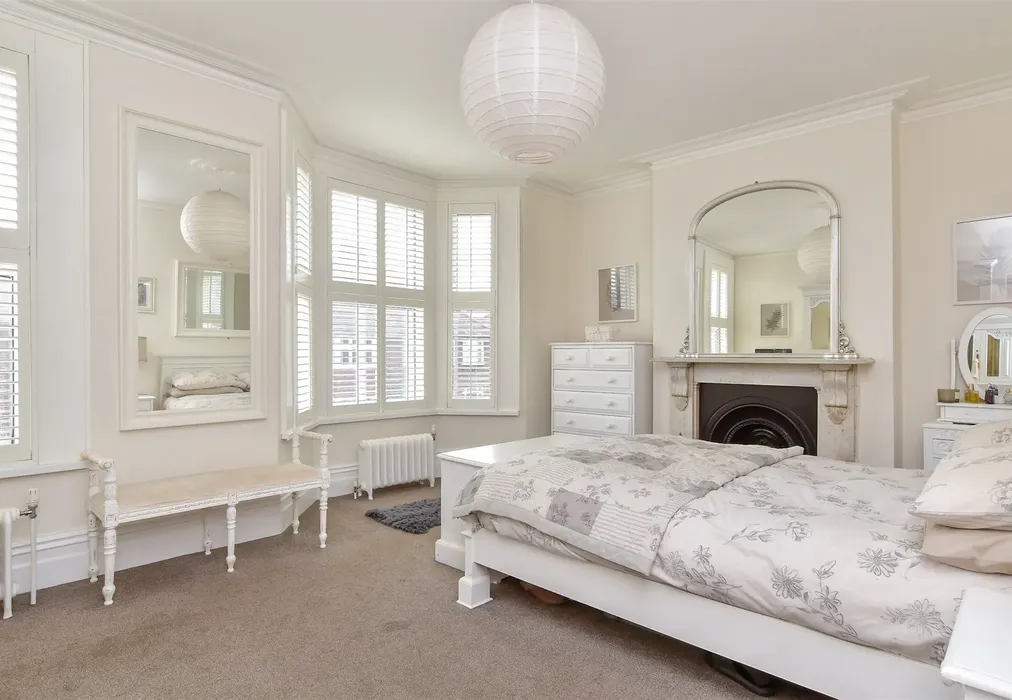Bedroom 1 - Elizabeth Road, Worthing, West Sussex - Wards of Kent
