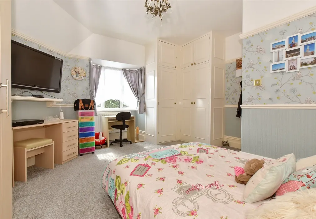 Bedroom 3 - Postern Road, Camp Hill, Newport, Isle of Wight - Wards of Kent