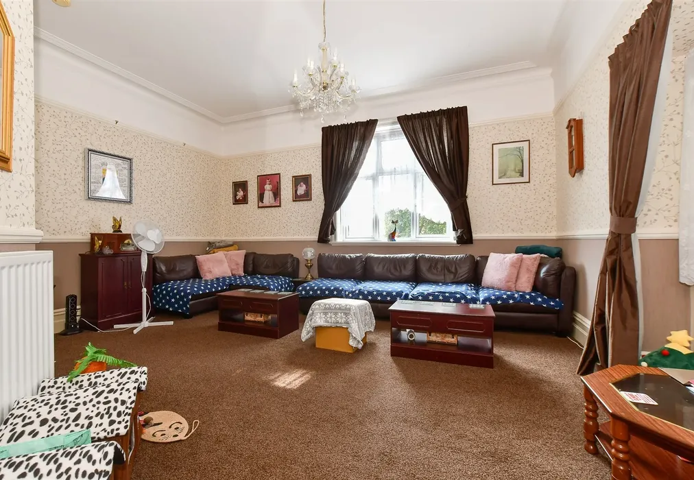 Lounge - Postern Road, Camp Hill, Newport, Isle of Wight - Wards of Kent