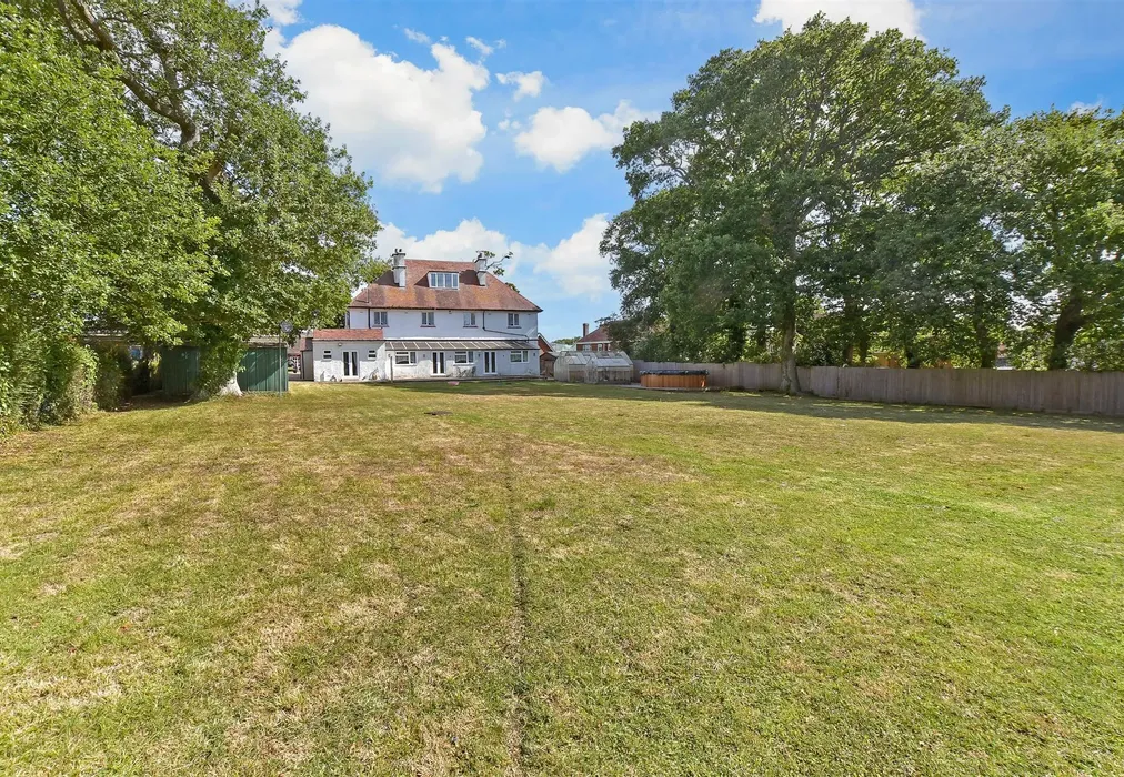 Rear Garden - Postern Road, Camp Hill, Newport, Isle of Wight - Wards of Kent