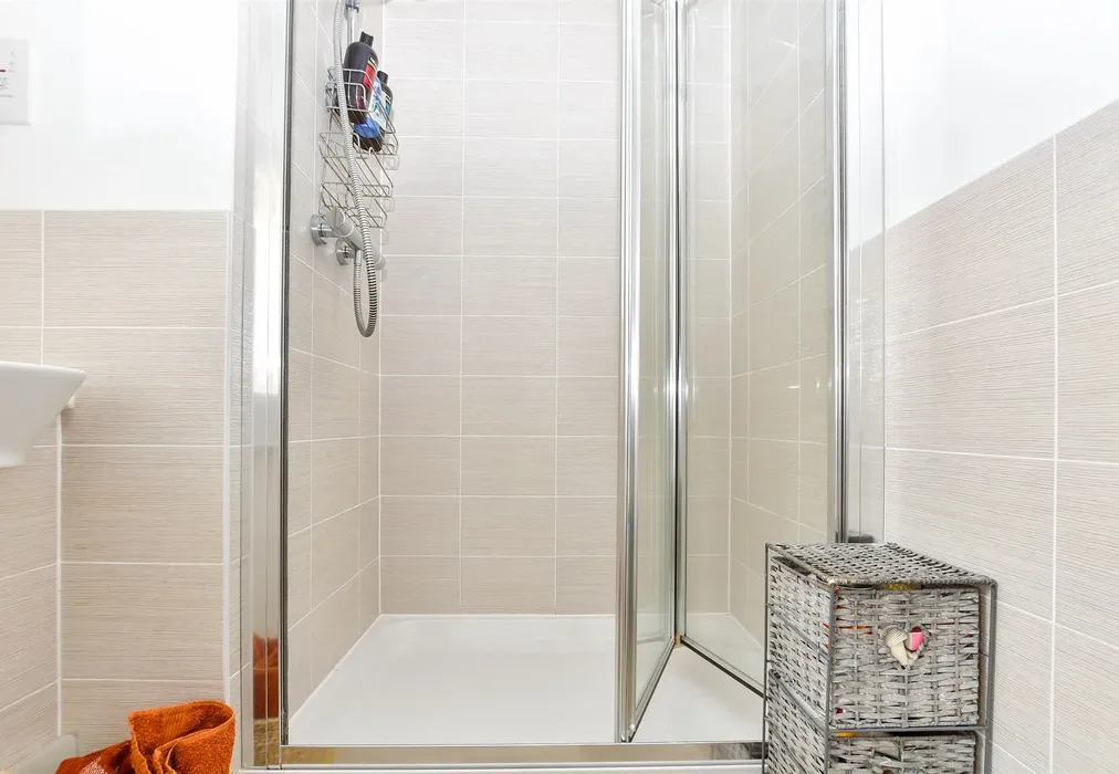 Bathroom - Daffodil Crescent, Crawley, West Sussex - Wards of Kent
